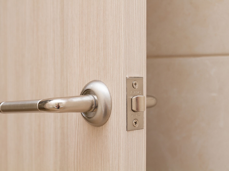 Фурнитура на двери